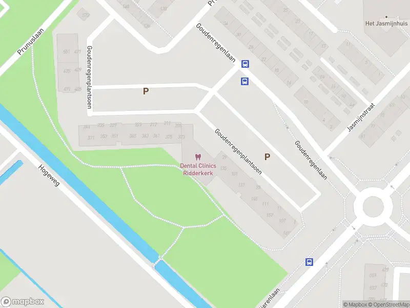 Ambulance met grote spoed naar de Goudenregenplantsoen in Ridderkerk