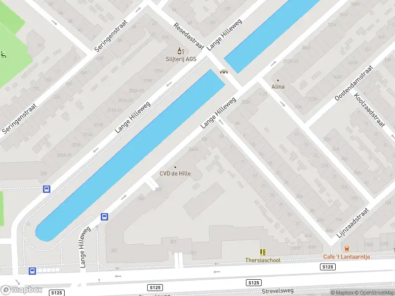 Ambulance met gepaste spoed naar de Lange Hilleweg in Rotterdam