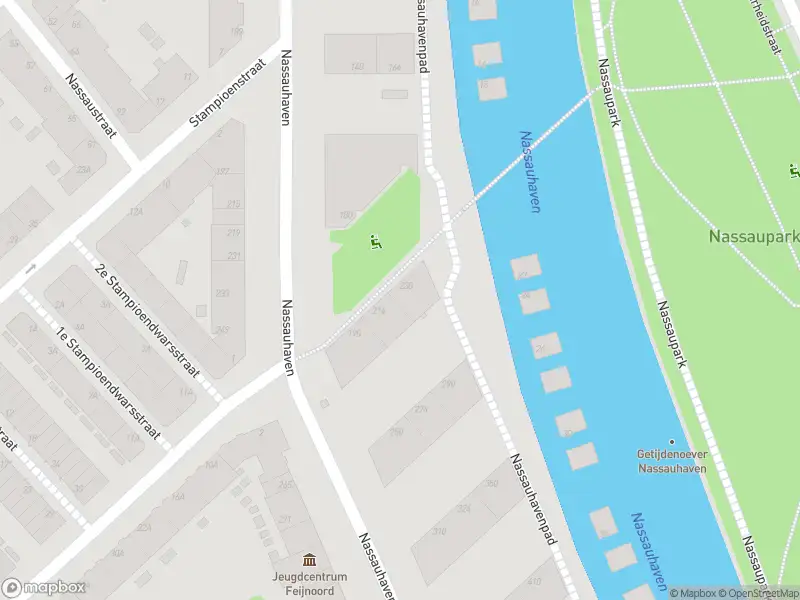 Ambulance met gepaste spoed naar de Nassauhaven in Rotterdam