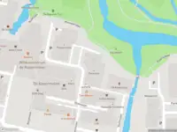 Ambulance met grote spoed naar de Stellingmolen in Leiden