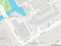 Ambulance met grote spoed naar de Elizabeth Cady Stantonplein in Amsterdam