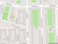 Ambulance met gepaste spoed naar de Akbarstraat in Amsterdam