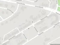 Brandweer met gepaste spoed naar de Damiaanstraat in Hoensbroek vanwege een buitenbrand