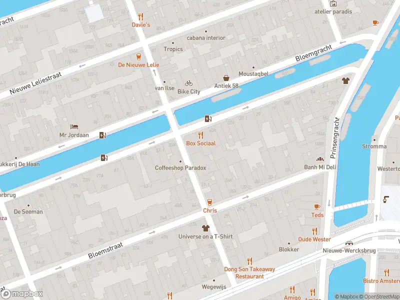 Ambulance met grote spoed naar de Rozengracht in Amsterdam