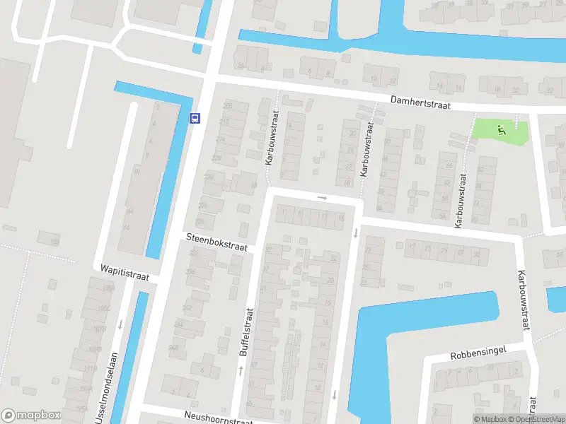 Ambulance met grote spoed naar de Karbouwstraat in Rotterdam