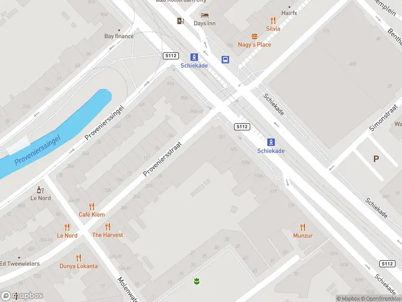 Ambulance met gepaste spoed naar de Proveniersstraat in Rotterdam