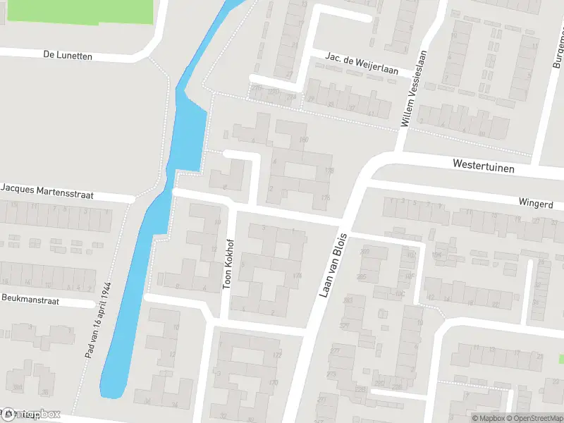 Ambulance met grote spoed naar de Jan Semeinshof in Beverwijk