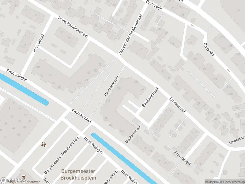 Ambulance met grote spoed naar de Emmasingel in Hendrik-Ido-Ambacht