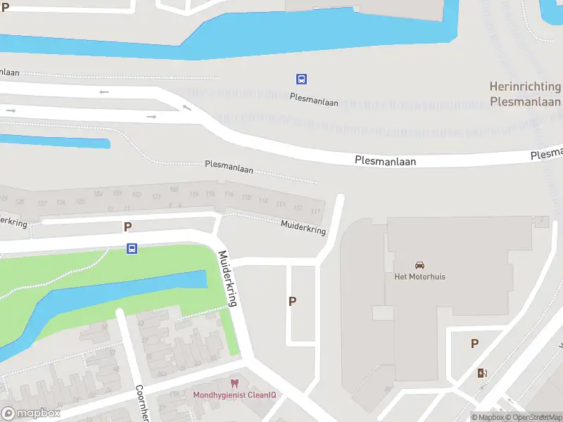 Ambulance met grote spoed naar de Muiderkring in Leiden
