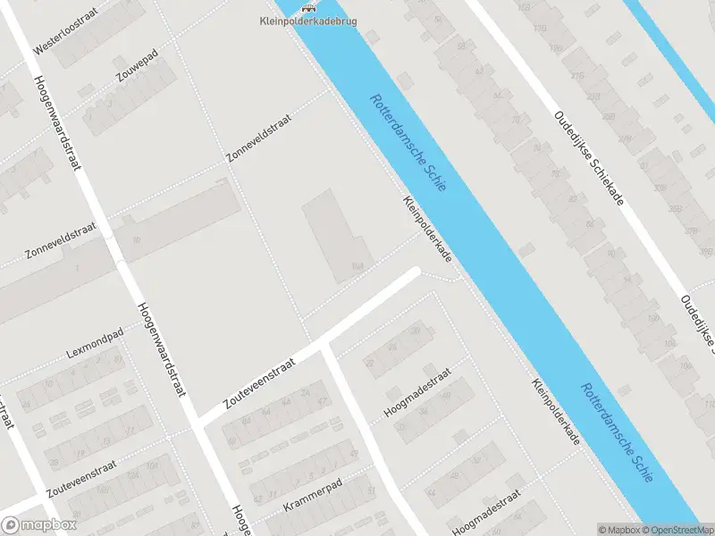 Ambulance met grote spoed naar de Hoogmadestraat in Rotterdam