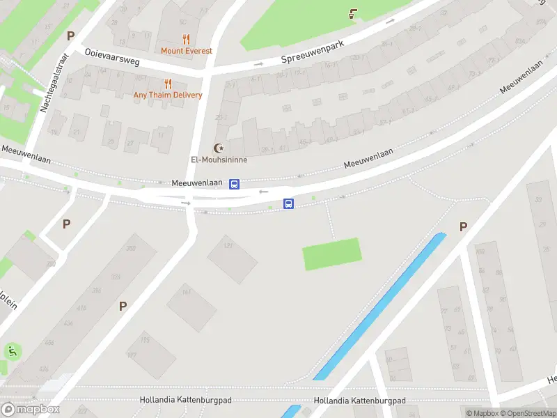 Ambulance met gepaste spoed naar de IJplein in Amsterdam