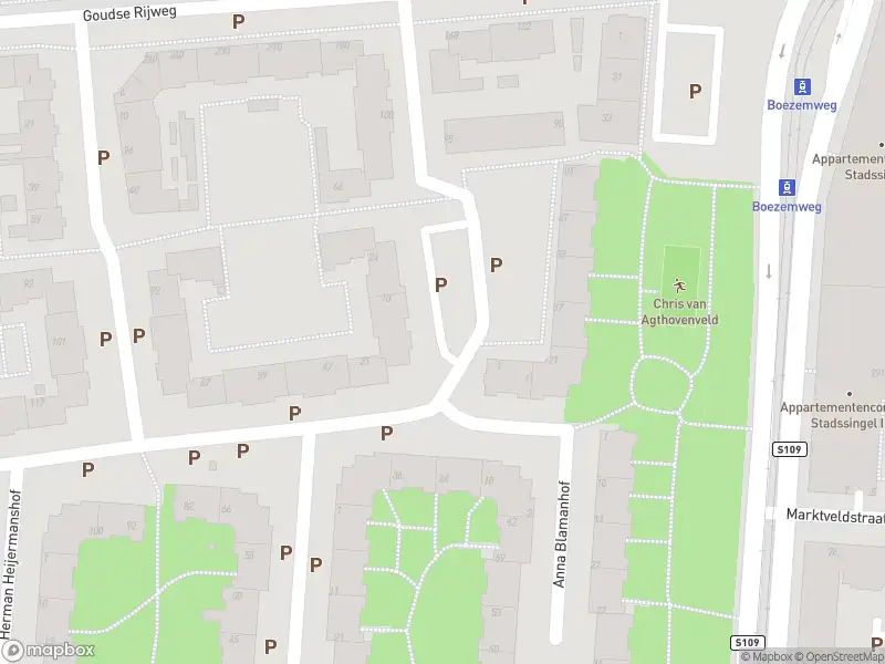 Ambulance met grote spoed naar de Willem Smalthof in Rotterdam