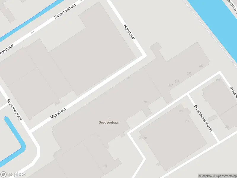 Brandweer met gepaste spoed naar de Mijestraat in Rotterdam