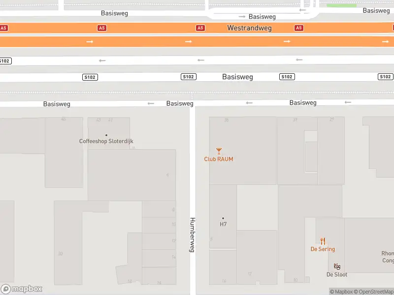 Ambulance met grote spoed naar de Humberweg in Amsterdam