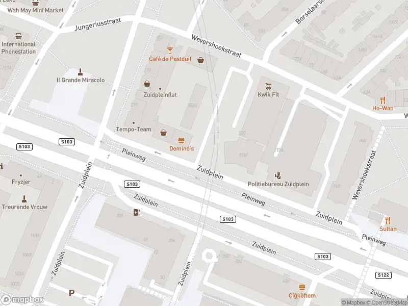 Ambulance met gepaste spoed naar de Zuidplein in Rotterdam