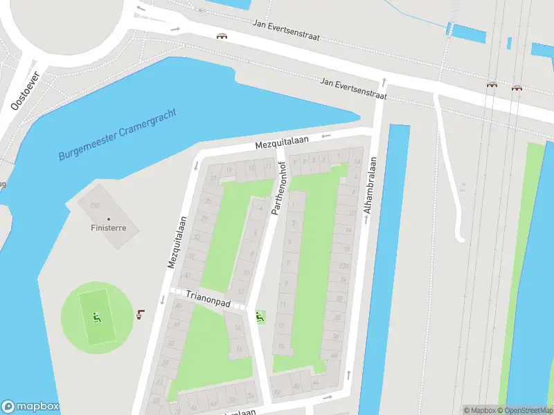 Ambulance met grote spoed naar de Parthenonhof in Amsterdam