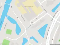 Ambulance met grote spoed naar de Laan van Spieringshoek in Schiedam