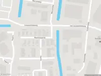 Ambulance met grote spoed naar de Moerbeigaarde in Hellevoetsluis