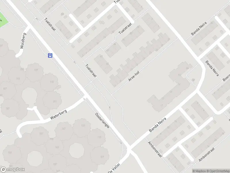 Ambulance met grote spoed naar de Aroe-hof in Capelle aan den IJssel