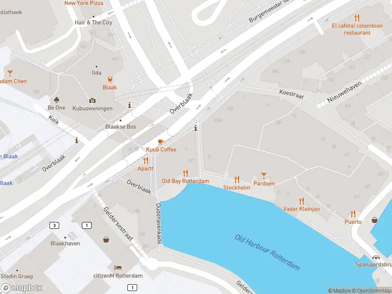 Ambulance met gepaste spoed naar de Slepersvest in Rotterdam