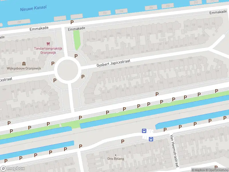 Brandweer met grote spoed naar de Alma Tademastraat in Leeuwarden vanwege voertuigbrand