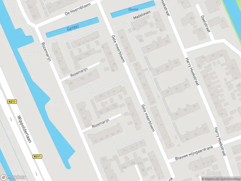 Ambulance met grote spoed naar de Hofbloemkens in Wateringen