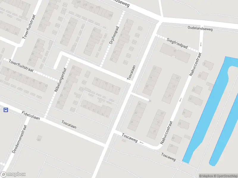 Ambulance met gepaste spoed naar de Nibelungenhof in Hoogvliet Rotterdam