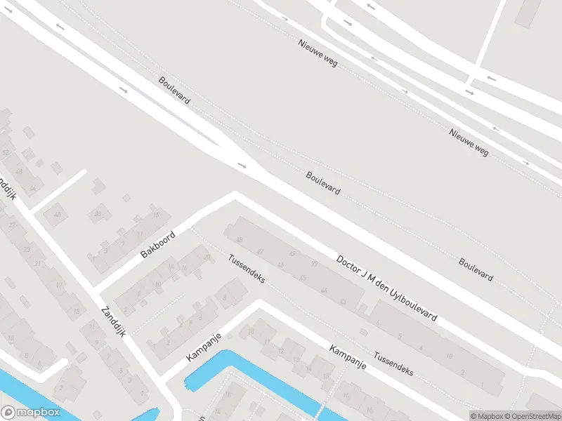 Ambulance met gepaste spoed naar de Boulevard in Rozenburg