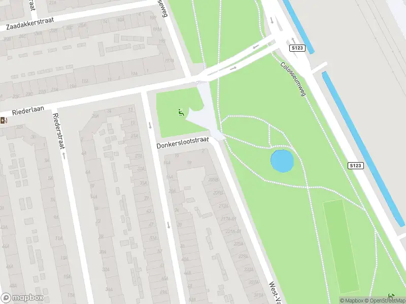 Ambulance met gepaste spoed naar de Donkerslootstraat in Rotterdam