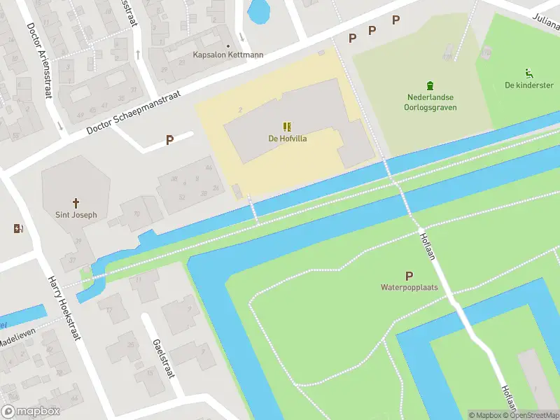 Ambulance met grote spoed naar de Dr. Schaepmanstraat in Wateringen