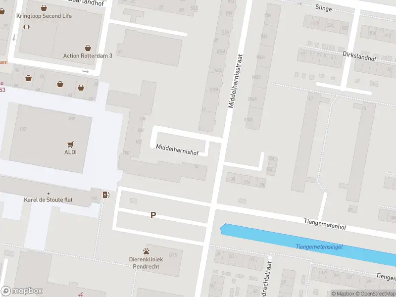 Ambulance met grote spoed naar de Middelharnishof in Rotterdam