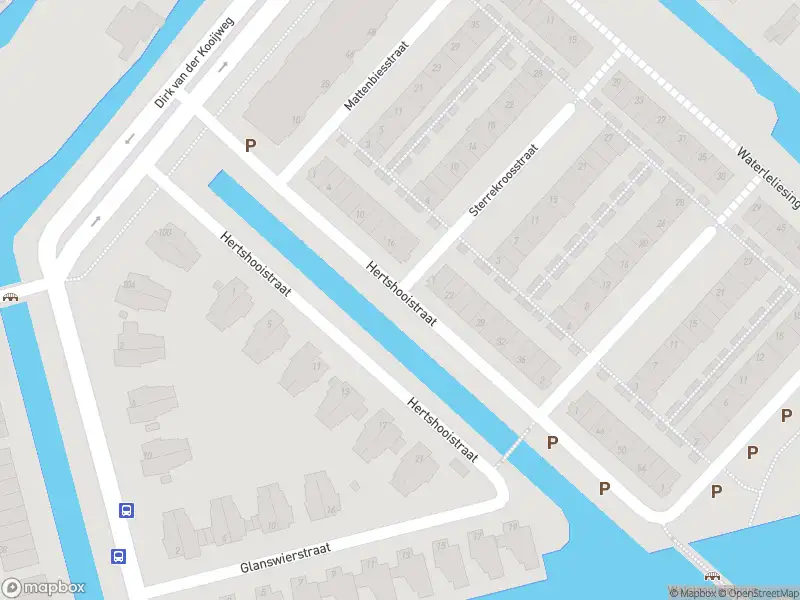 Ambulance met grote spoed naar de Hertshooistraat in Rotterdam