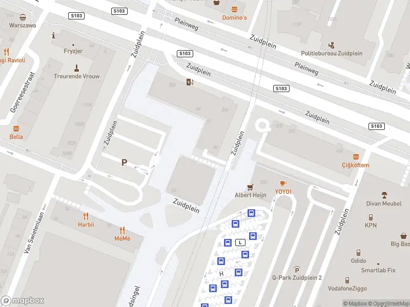 Ambulance met grote spoed naar de Zuidplein in Rotterdam