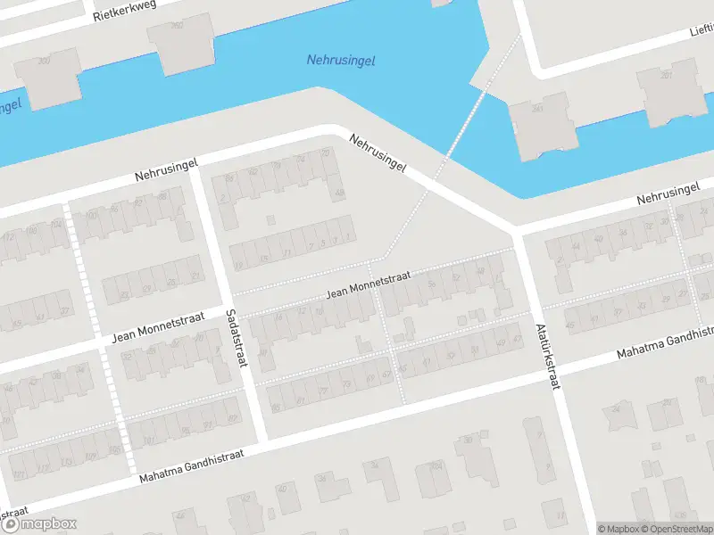 Ambulance met grote spoed naar de Jean Monnetstraat in Rotterdam