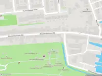 Ambulance met grote spoed naar de Leeuwarderweg in Amsterdam