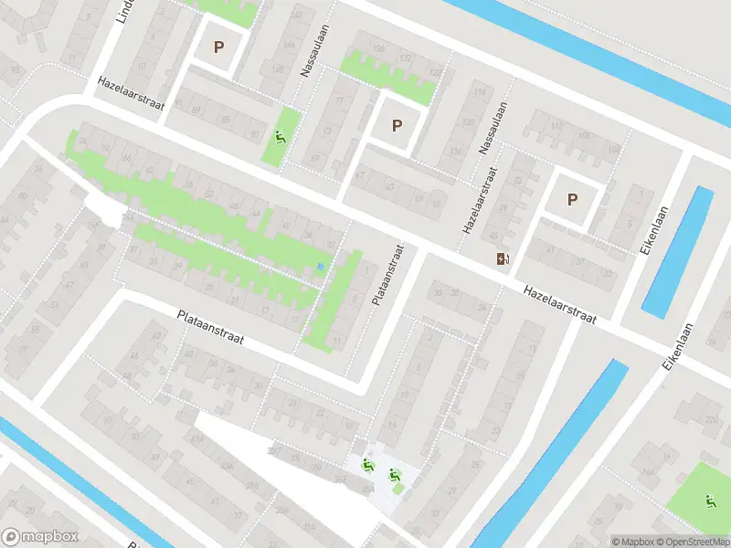 Ambulance met gepaste spoed naar de Plataanstraat in Puttershoek