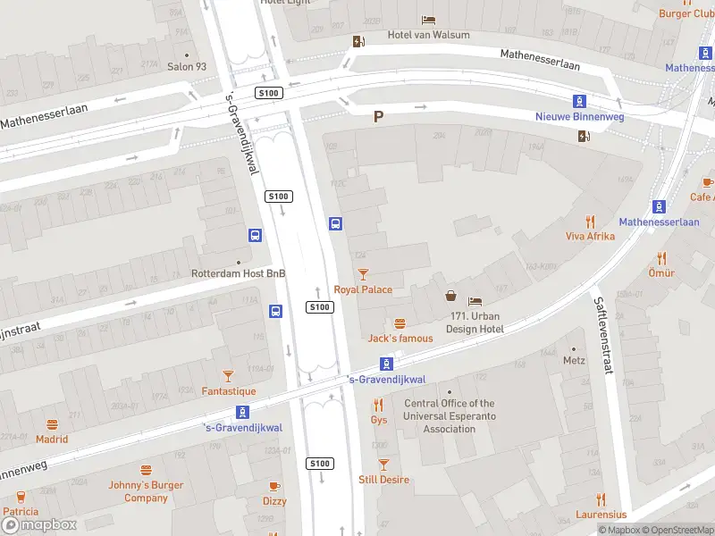 Ambulance met gepaste spoed naar de 's-Gravendijkwal in Rotterdam