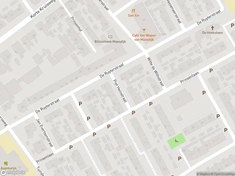 Ambulance met grote spoed naar de Piet Heinstraat in Maasdijk