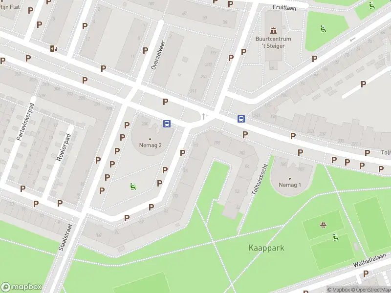 Ambulance met grote spoed naar de Katendrechtsehof in Rotterdam