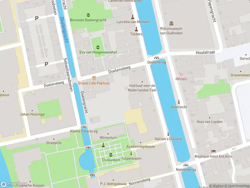 Ambulance met gepaste spoed naar de Noordeinde in Leiden