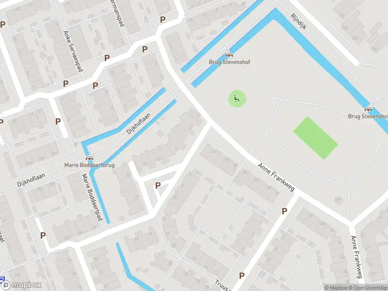 Ambulance met gepaste spoed naar de Truus Smuldersstraat in Leiden