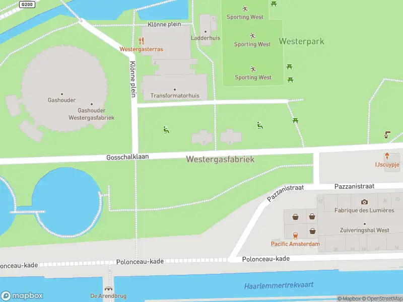 Ambulance met grote spoed naar de Gosschalklaan in Amsterdam