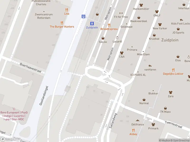 Ambulance met gepaste spoed naar de Metroplein in Rotterdam