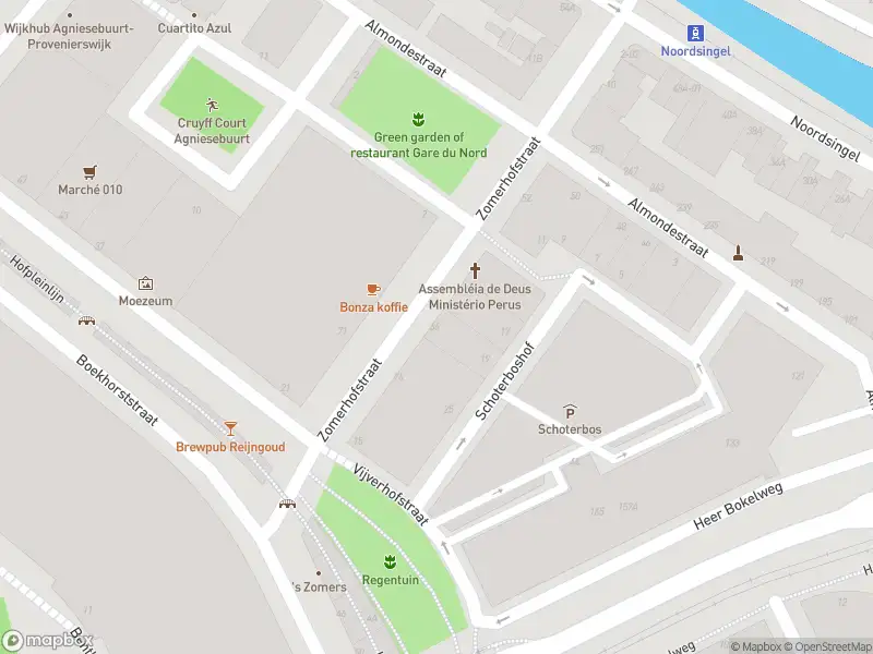 Ambulance met gepaste spoed naar de Zomerhofstraat in Rotterdam