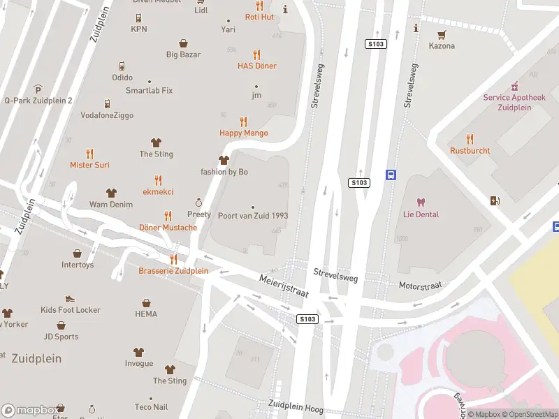 Ambulance met gepaste spoed naar de Strevelsweg in Rotterdam