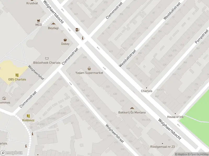 Ambulance met grote spoed naar de Wolphaertsbocht in Rotterdam