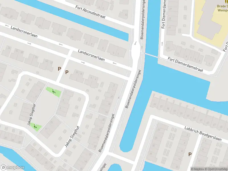 Ambulance met grote spoed naar de Landscronerlaan in Weesp