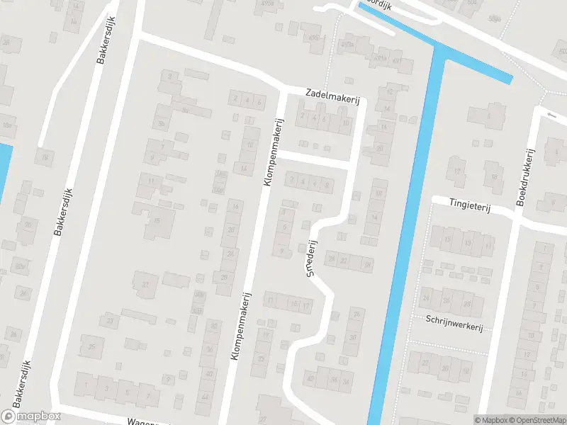 Ambulance met grote spoed naar de Klompenmakerij in Barendrecht