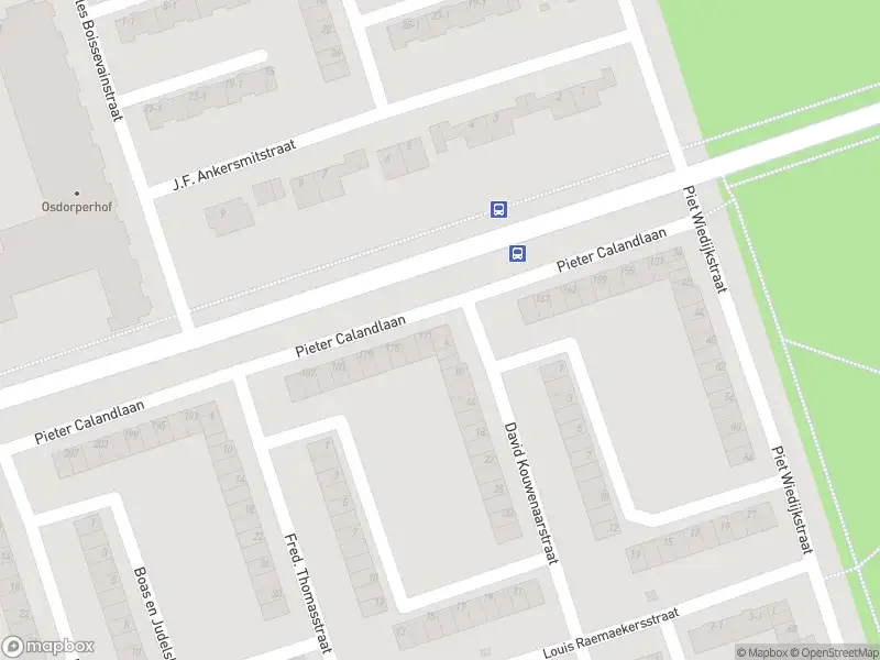 Ambulance met gepaste spoed naar de David Kouwenaarstraat in Amsterdam