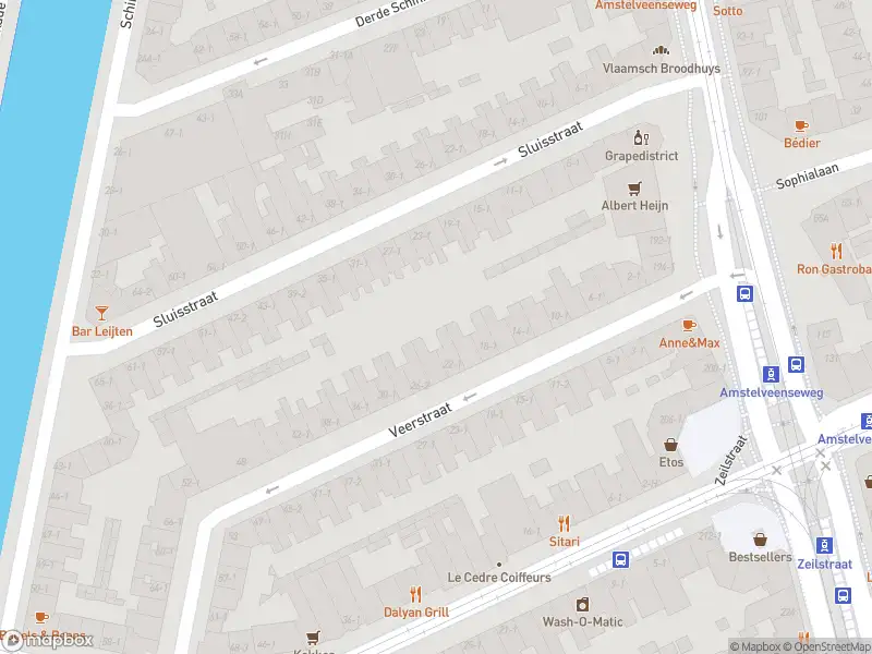 Ambulance met gepaste spoed naar de Veerstraat in Amsterdam